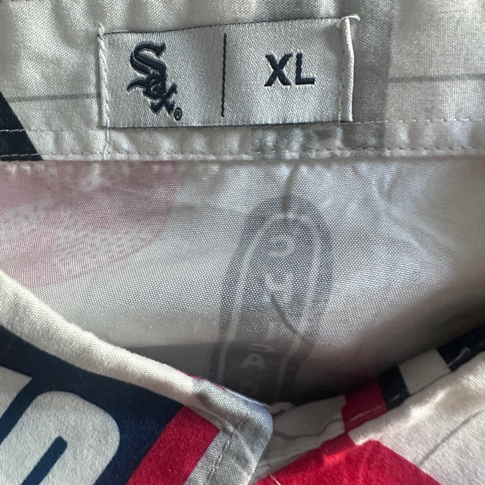 MLB Chicago White Sox Men’s Themed Buttoned Down Collar Hawaiian Shirt XL - Picture 5 of 5